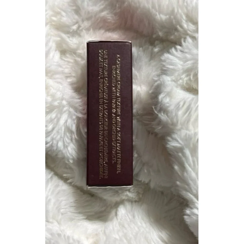 Matte Revolution Hot Lips Lipstick